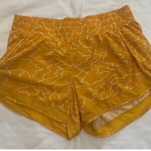 Athleta Printed Mesh Racer Run Shorts Medium Yellow 4” Athletic Active